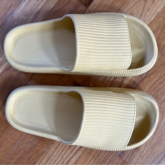 Cloud Sandals - Picture 4 of 6